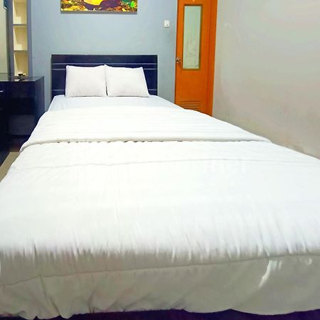 D'Waru Homestay Syariah Near Jl Slamet Riyadi Mitra Reddoorz Surakarta  Екстер'єр фото