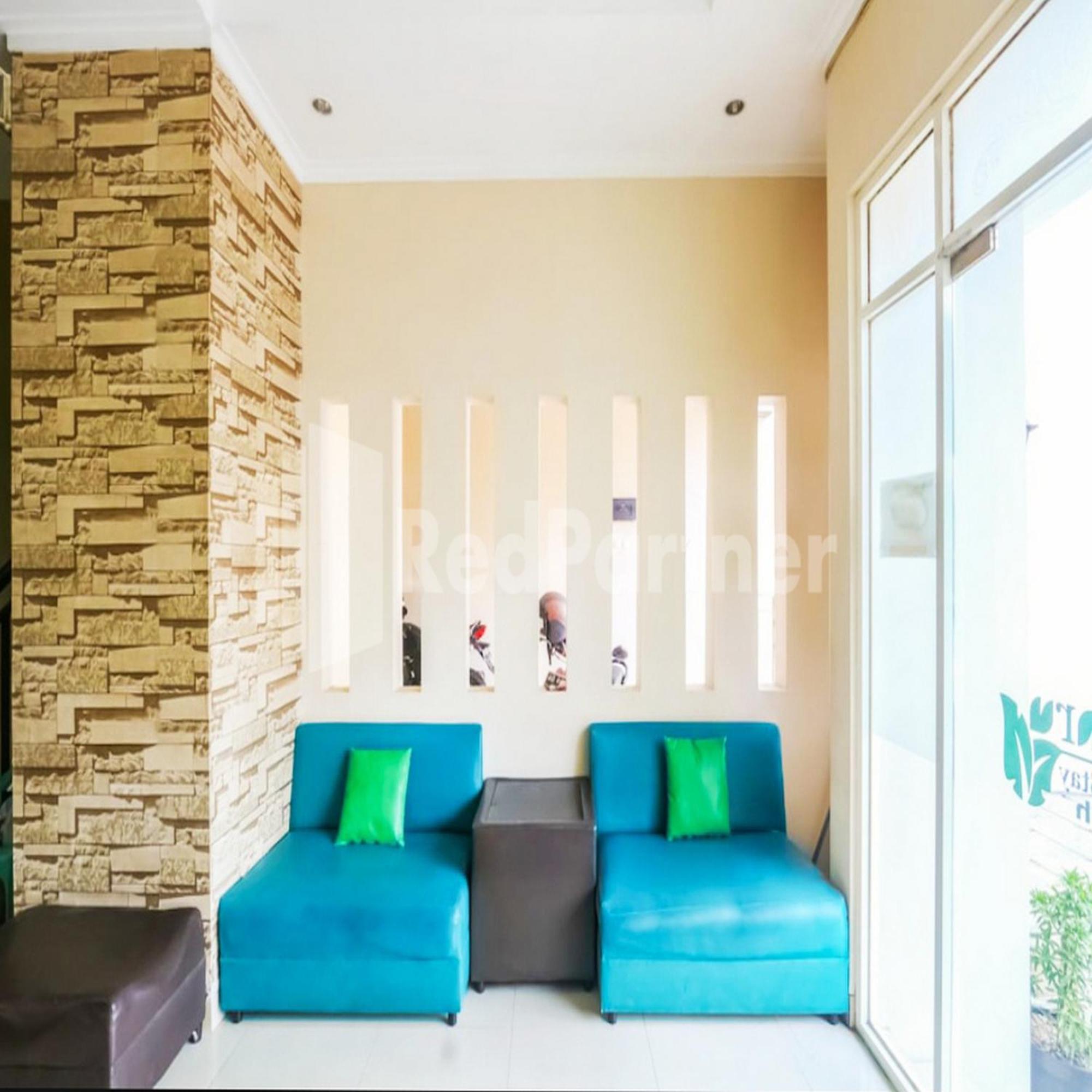 D'Waru Homestay Syariah Near Jl Slamet Riyadi Mitra Reddoorz Surakarta  Екстер'єр фото