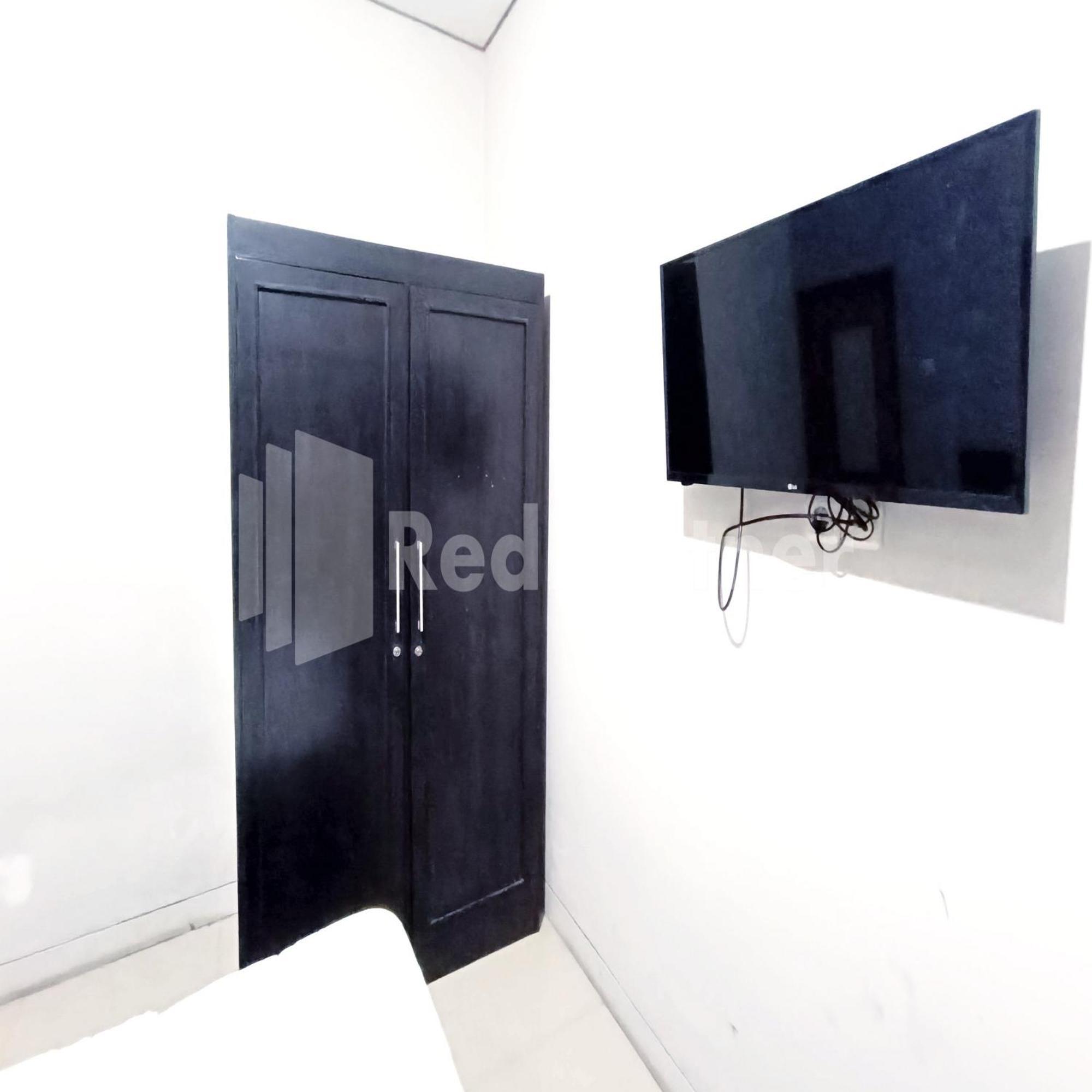 D'Waru Homestay Syariah Near Jl Slamet Riyadi Mitra Reddoorz Surakarta  Екстер'єр фото