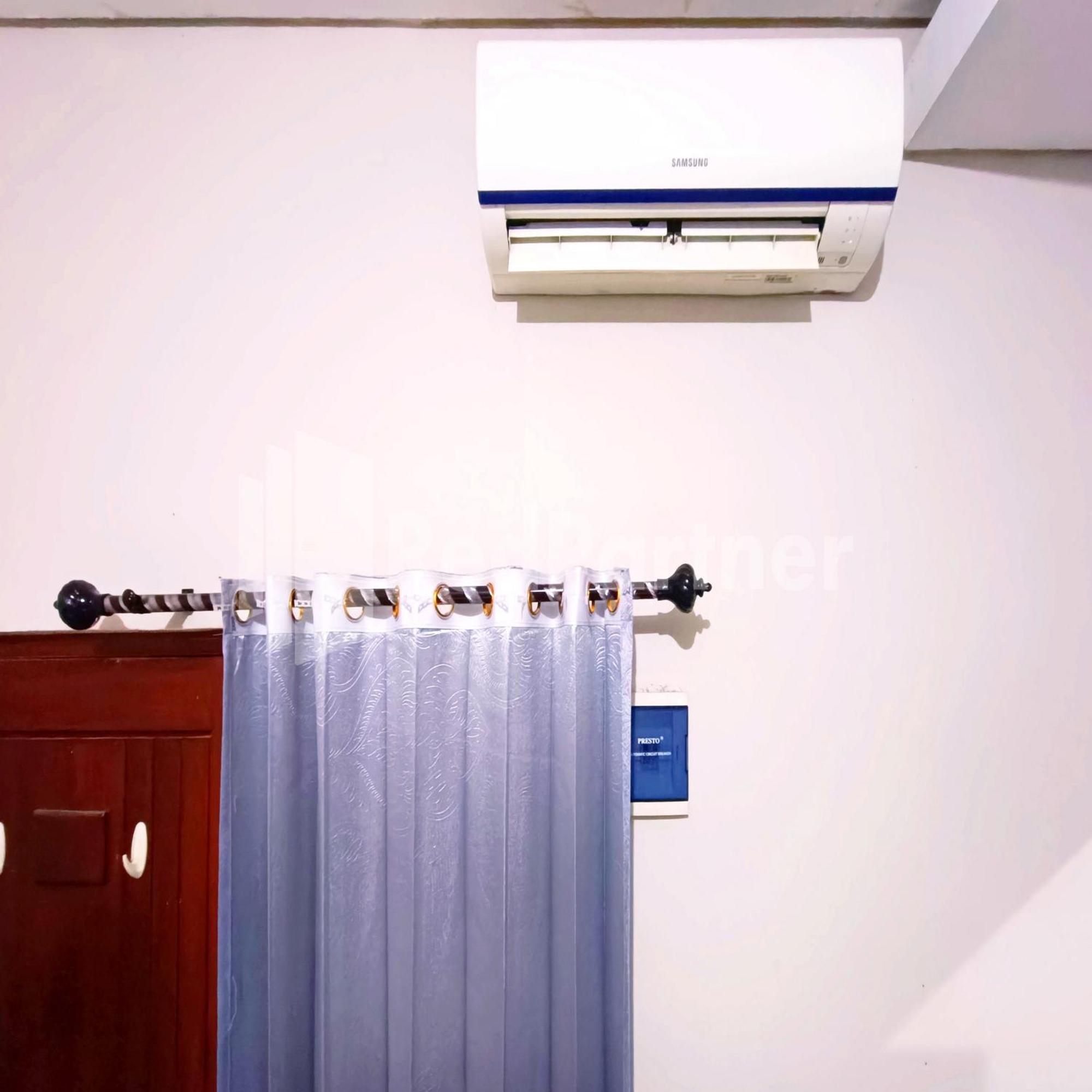 D'Waru Homestay Syariah Near Jl Slamet Riyadi Mitra Reddoorz Surakarta  Екстер'єр фото