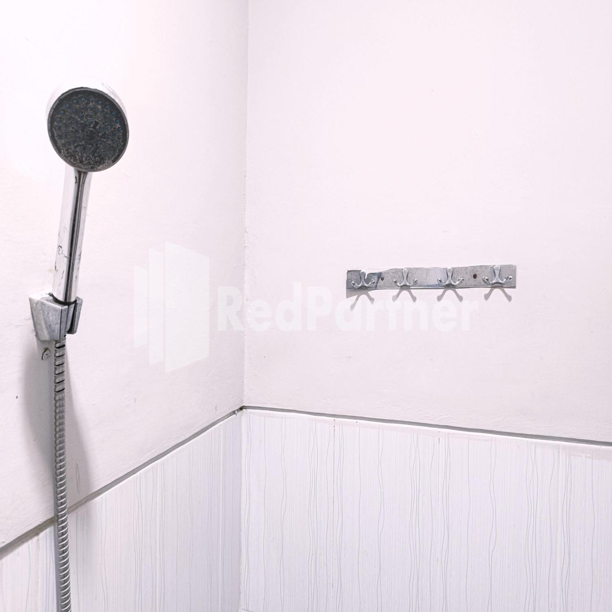 D'Waru Homestay Syariah Near Jl Slamet Riyadi Mitra Reddoorz Surakarta  Екстер'єр фото