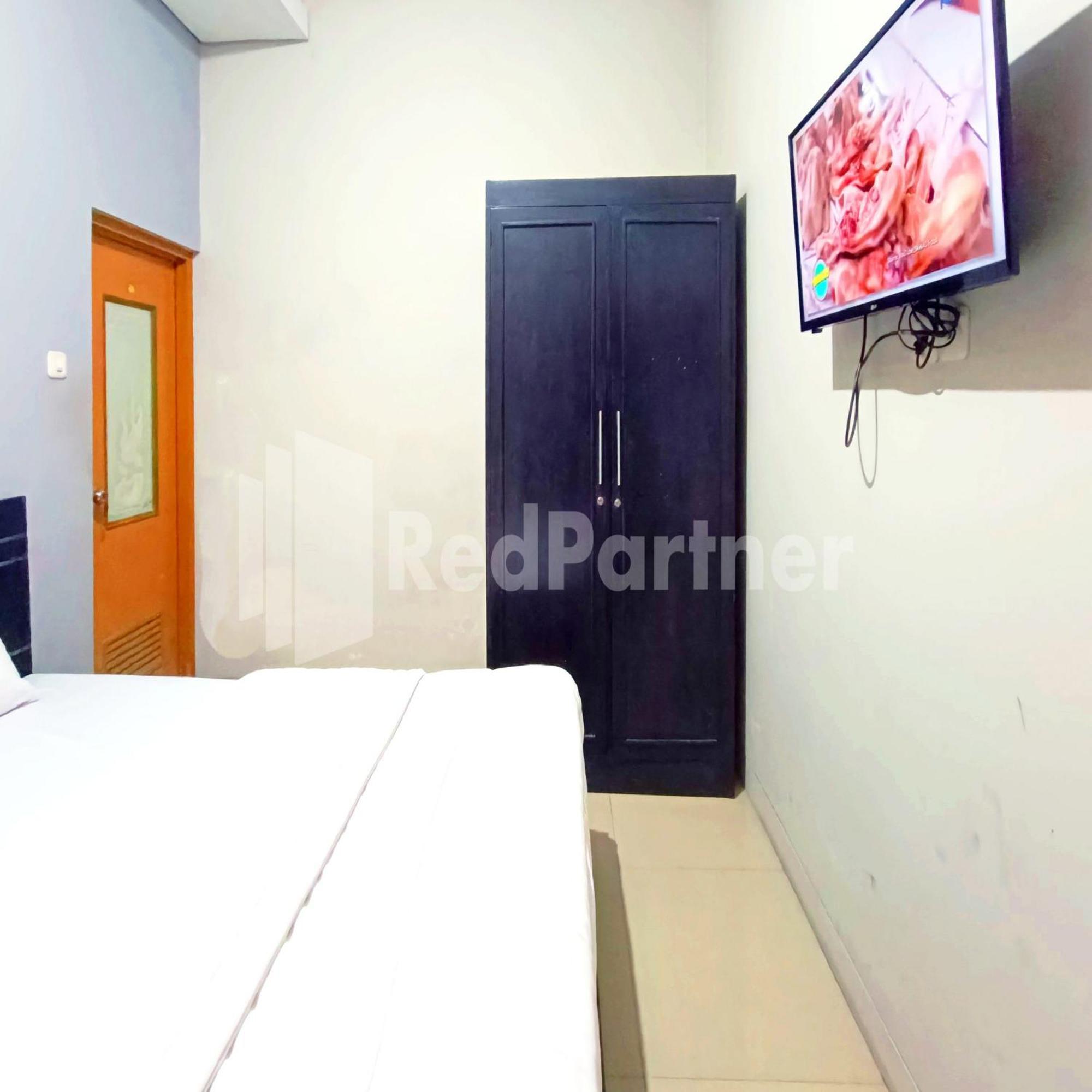 D'Waru Homestay Syariah Near Jl Slamet Riyadi Mitra Reddoorz Surakarta  Екстер'єр фото