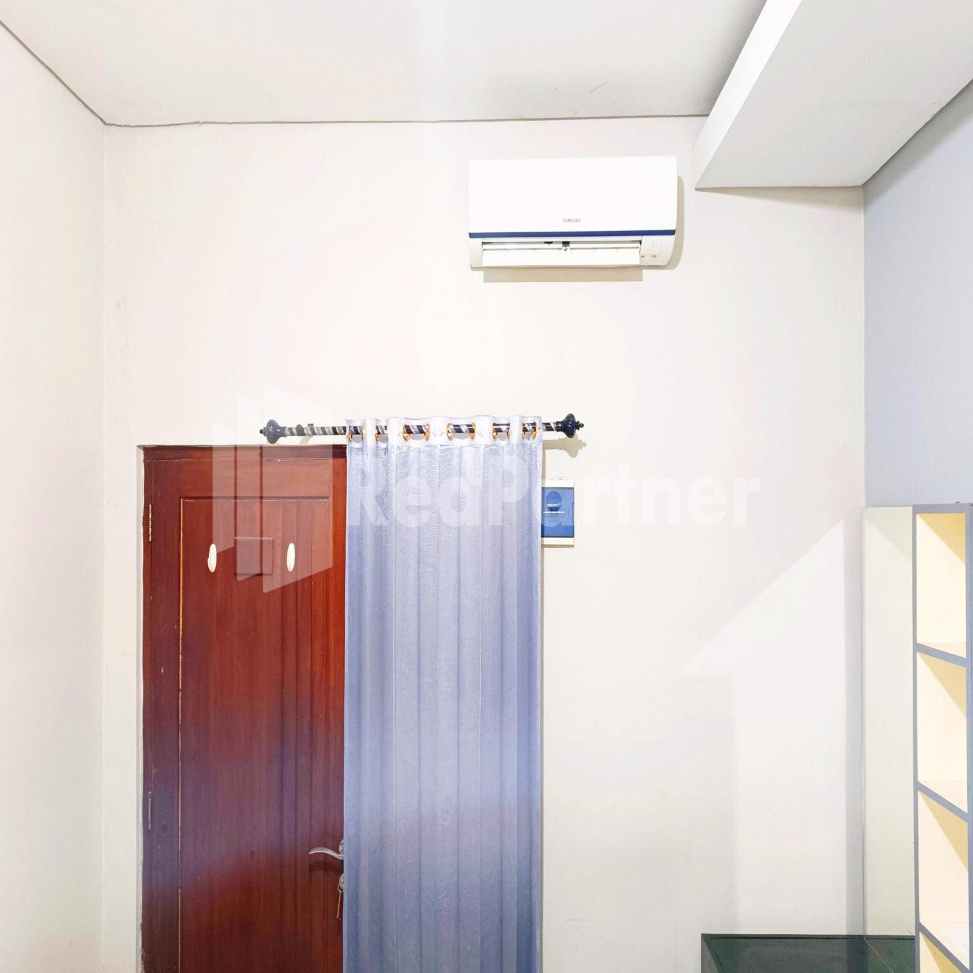 D'Waru Homestay Syariah Near Jl Slamet Riyadi Mitra Reddoorz Surakarta  Екстер'єр фото