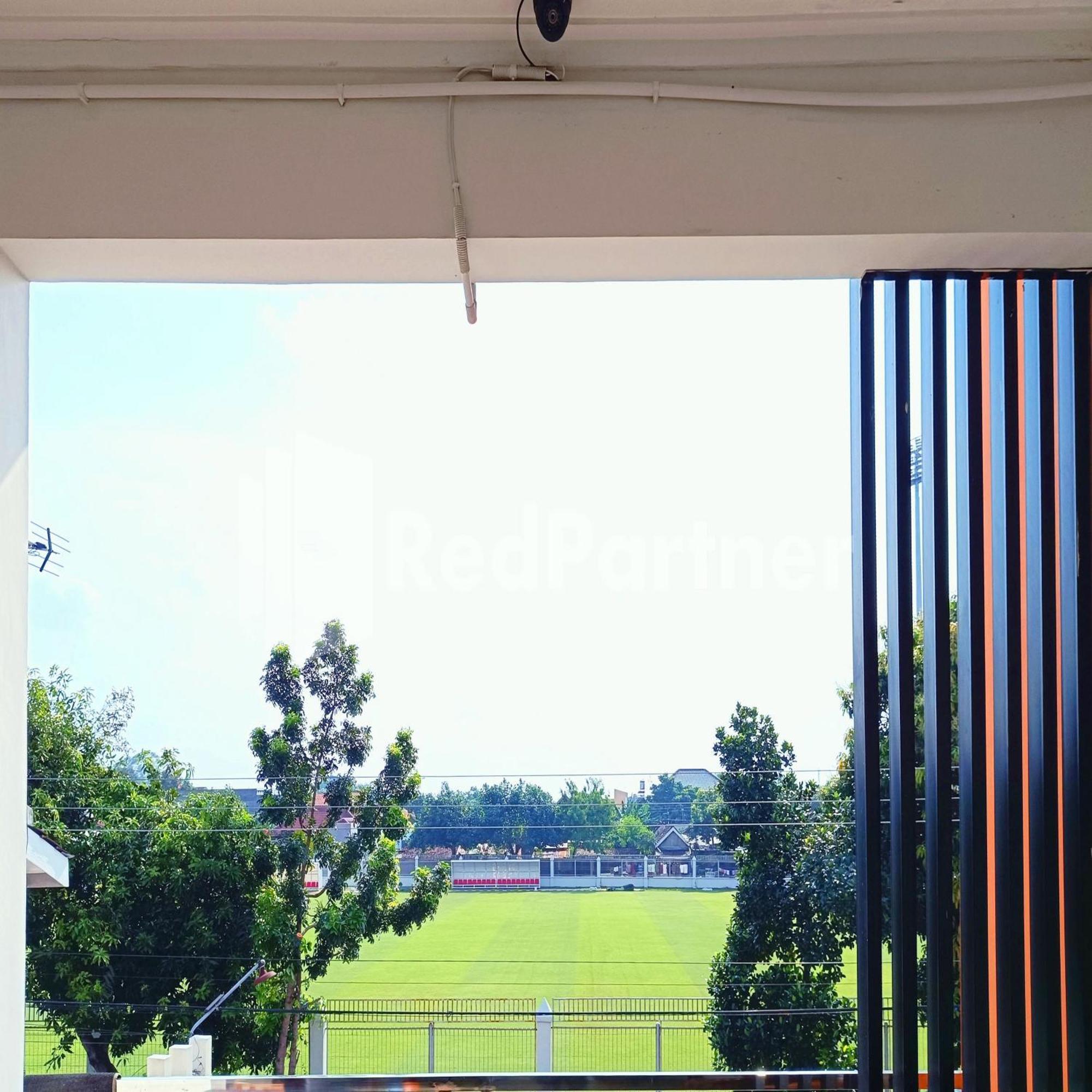 D'Waru Homestay Syariah Near Jl Slamet Riyadi Mitra Reddoorz Surakarta  Екстер'єр фото