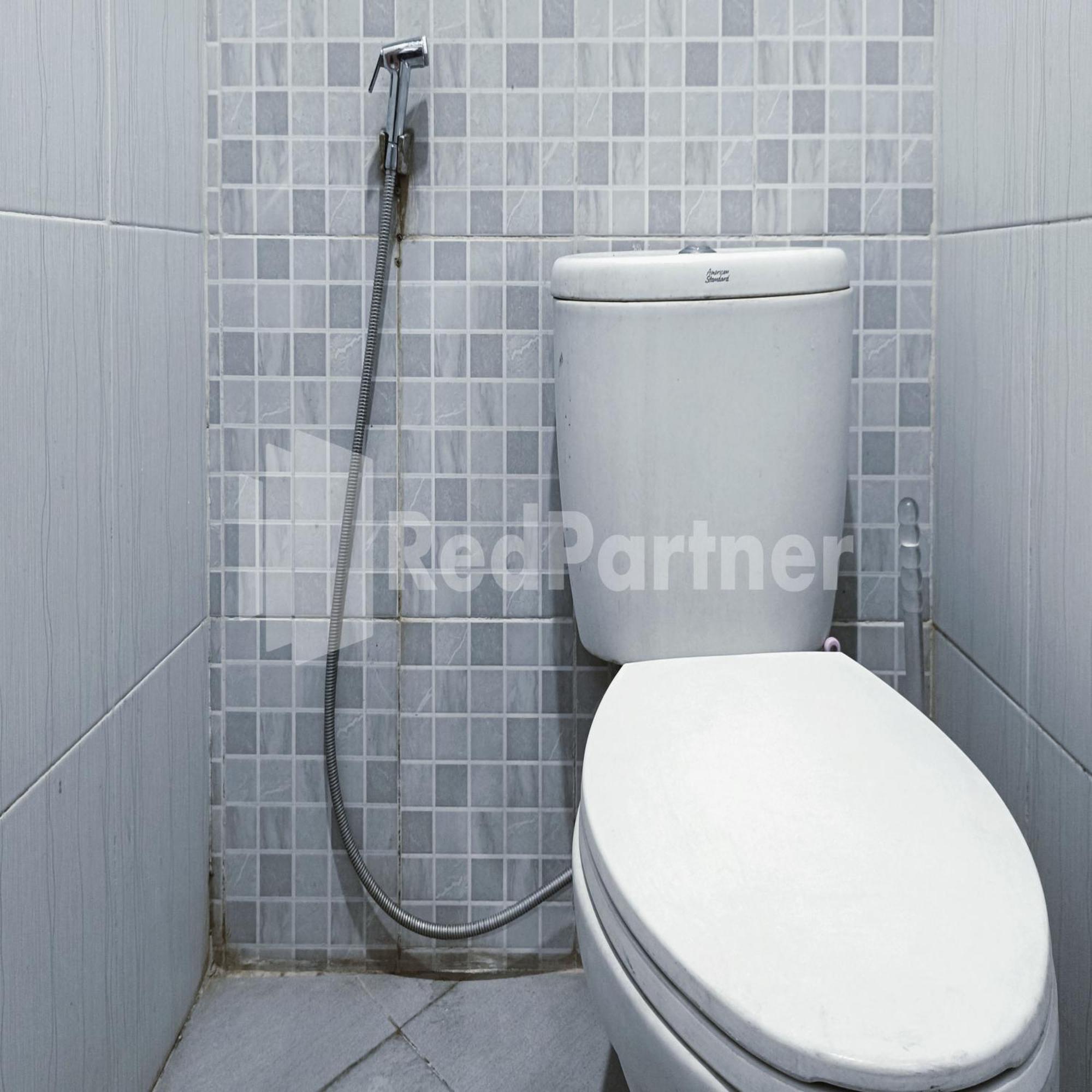 D'Waru Homestay Syariah Near Jl Slamet Riyadi Mitra Reddoorz Surakarta  Екстер'єр фото