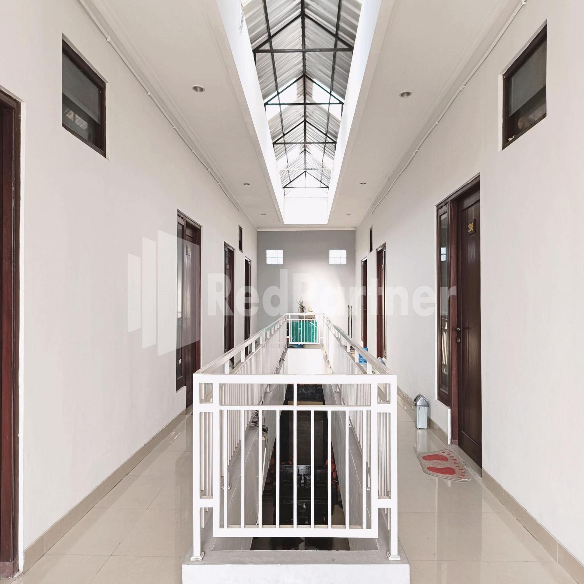 D'Waru Homestay Syariah Near Jl Slamet Riyadi Mitra Reddoorz Surakarta  Екстер'єр фото